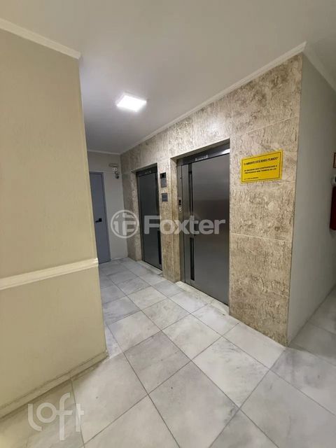 Image 11 - 928601