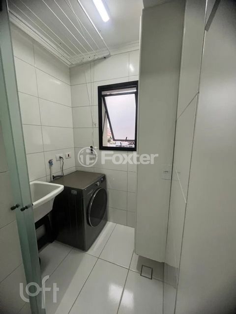 Image 6 - 928604