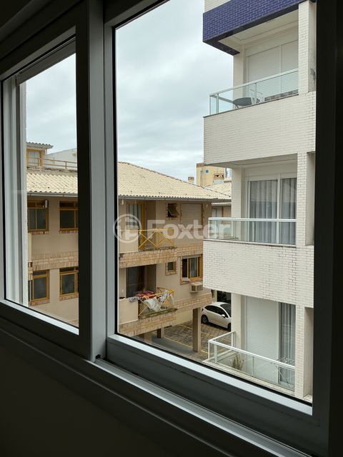 Image 17 - 928612