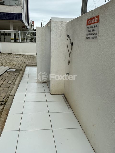Image 3 - 928612