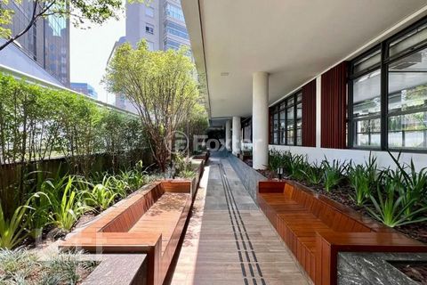 Image 17 - 928631