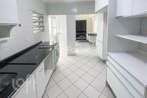 Image 7 - 928635