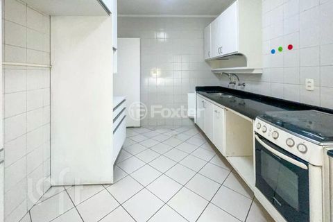 Image 11 - 928635
