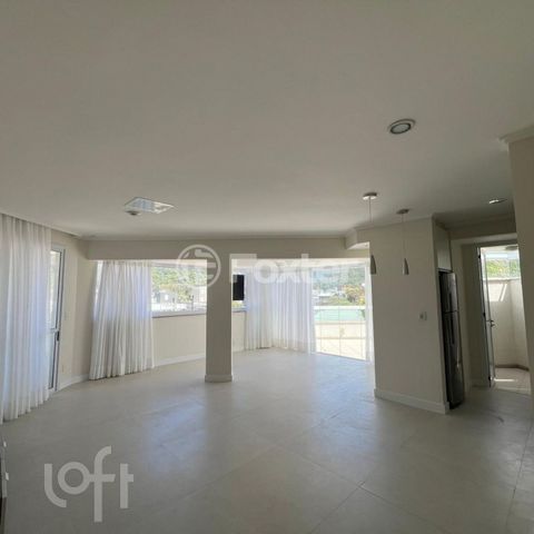 Image 3 - 928666