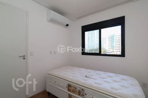 Image 4 - 928687
