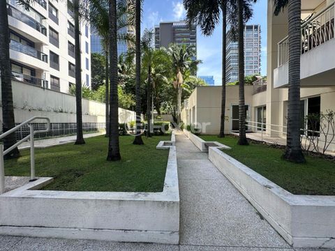 Image 7 - 928701