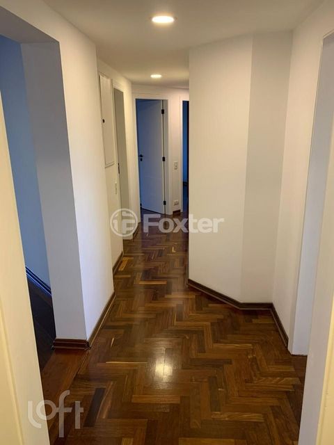 Image 3 - 928732