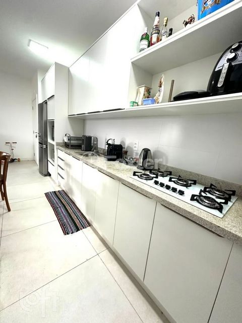 Image 4 - 928736