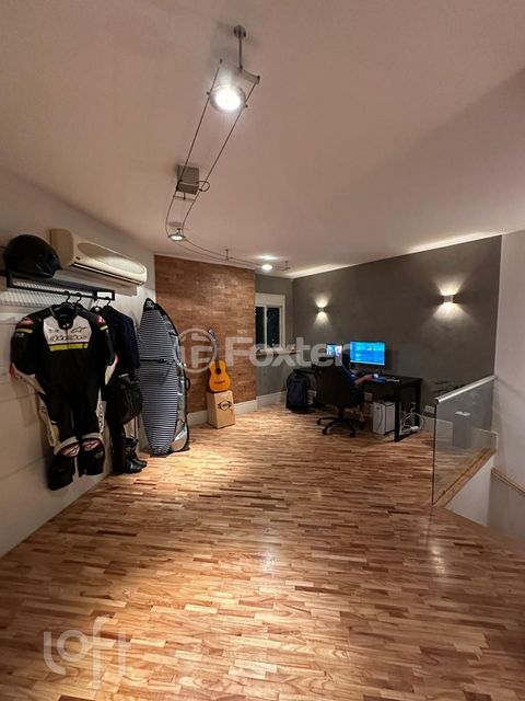 Image 3 - 928738