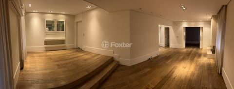 Image 17 - 928741