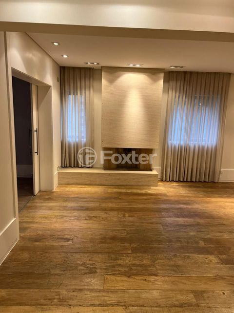 Image 3 - 928741