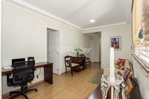 Image 11 - 928750