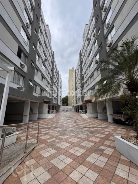 Image 7 - 928761