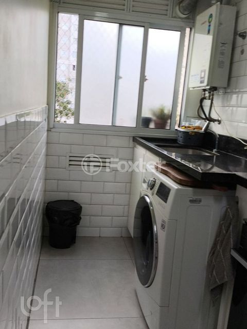Image 6 - 928899