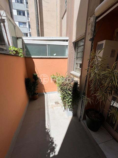 Image 11 - 928900