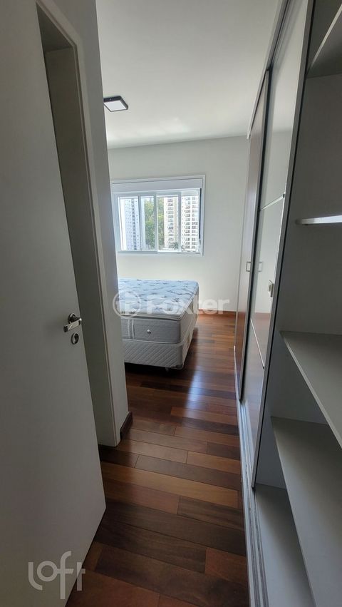 Image 3 - 928909