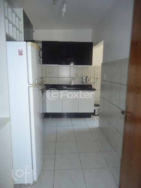 Image 4 - 928930
