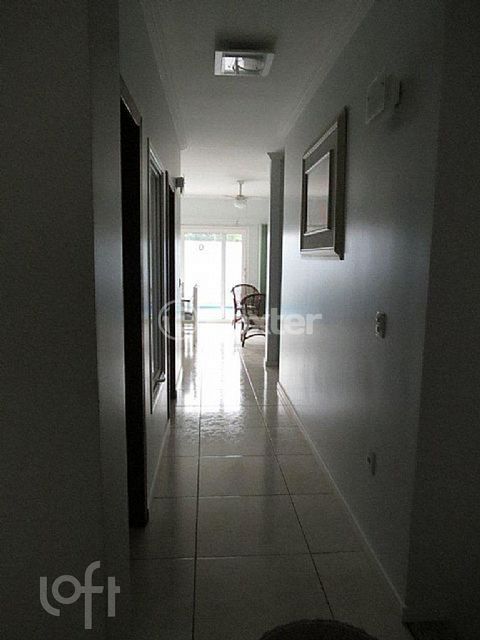 Image 13 - 928936