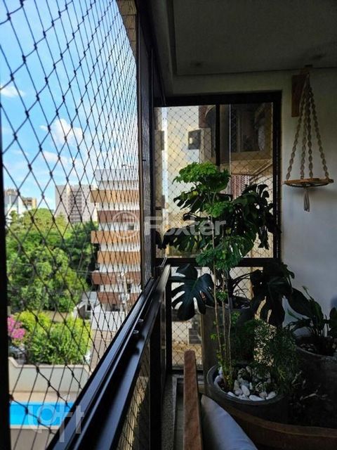 Image 7 - 928943