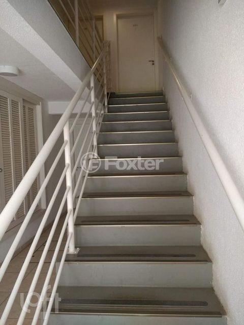 Image 6 - 928947