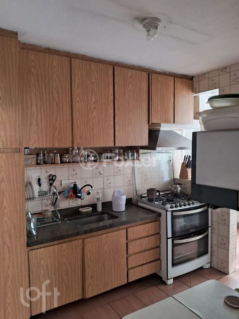 Image 5 - 928972