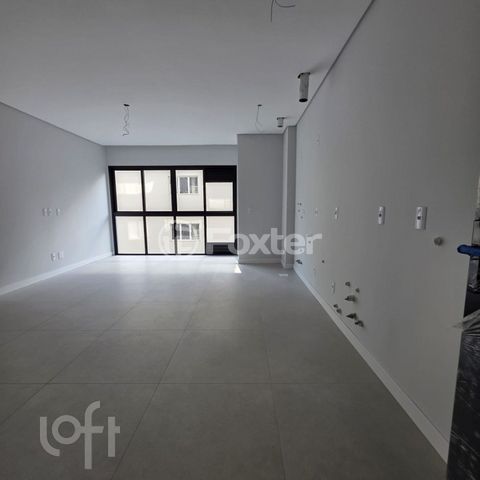 Image 3 - 929006