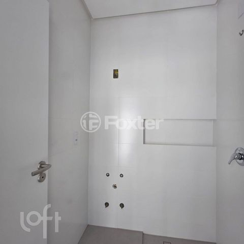 Image 11 - 929006