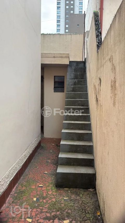 Image 8 - 929250