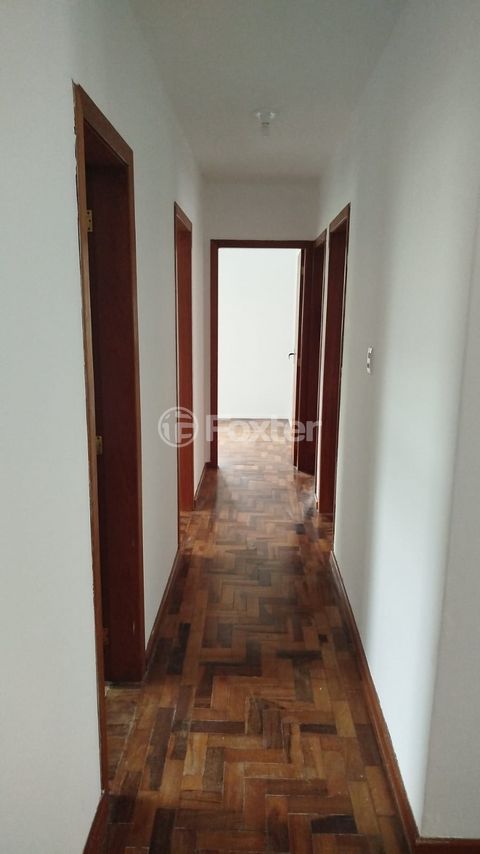 Image 8 - 929251