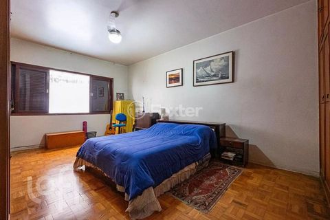 Image 19 - 929344