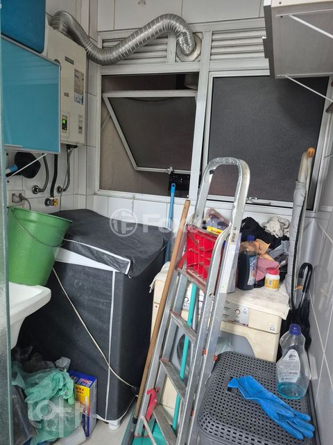 Image 4 - 929421