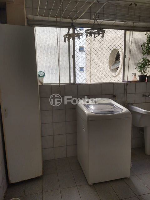 Image 4 - 929442