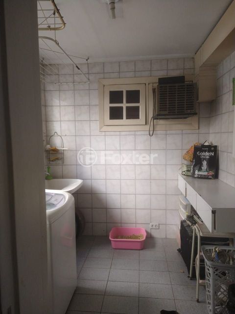 Image 5 - 929442