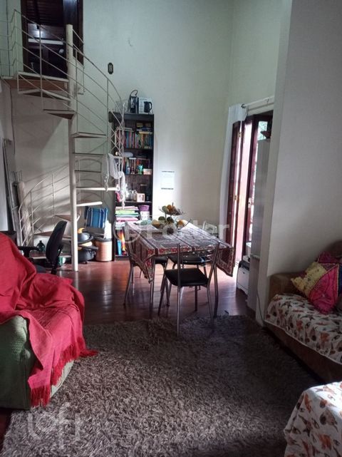 Image 19 - 929495