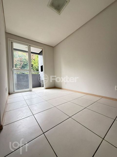 Image 3 - 929496