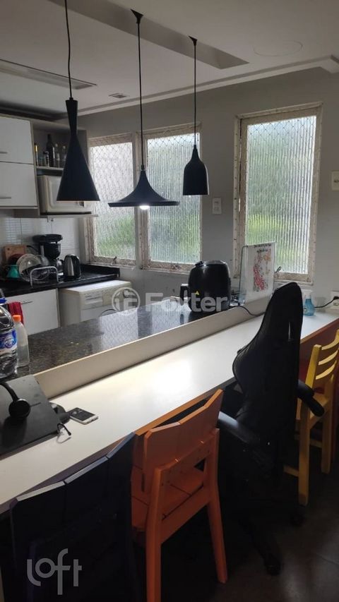 Image 10 - 929511
