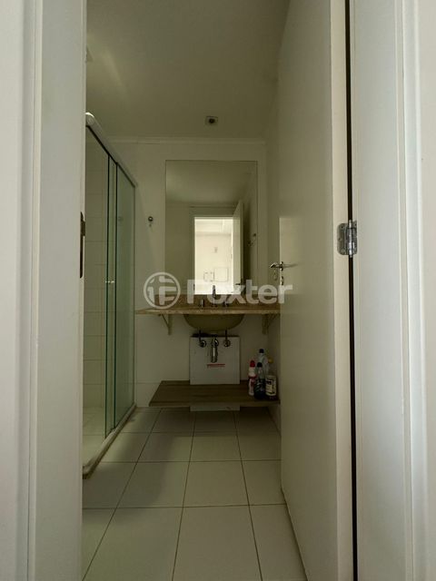 Image 7 - 929568