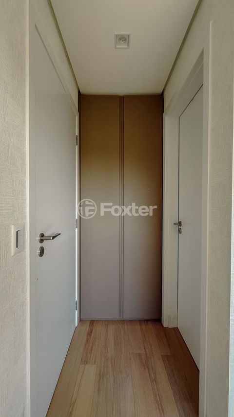 Image 7 - 929593