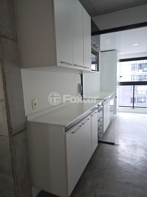 Image 5 - 929685