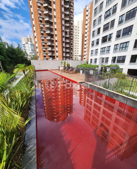 Image 13 - 929685