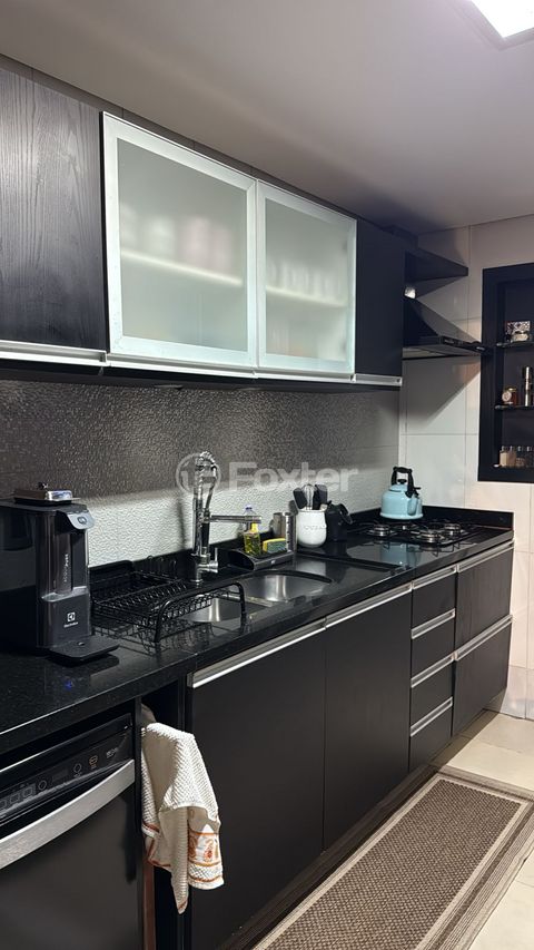 Image 3 - 929745