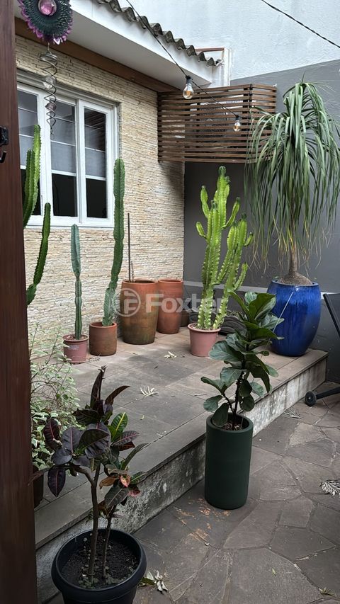 Image 5 - 929745