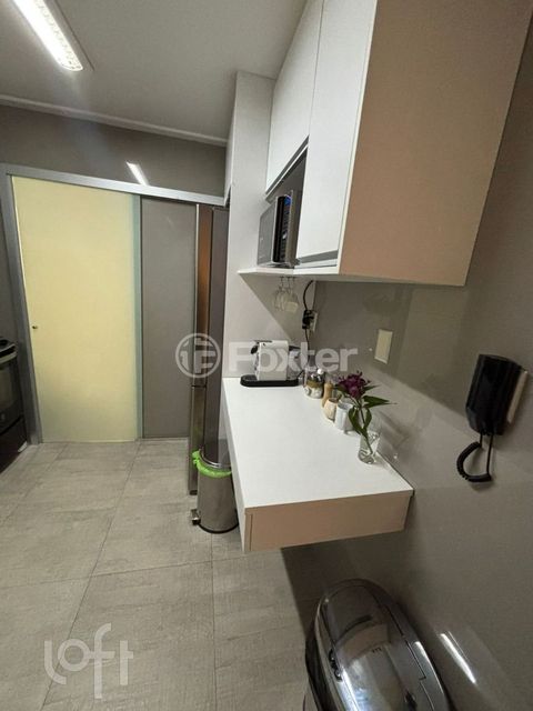Image 7 - 929746