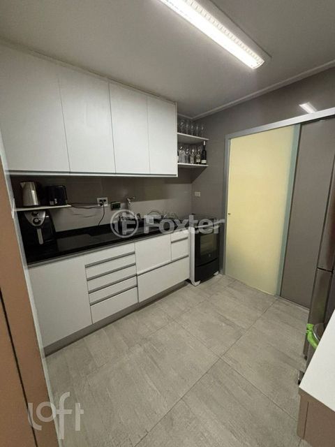 Image 4 - 929746