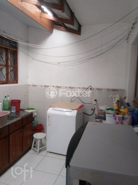 Image 11 - 929875