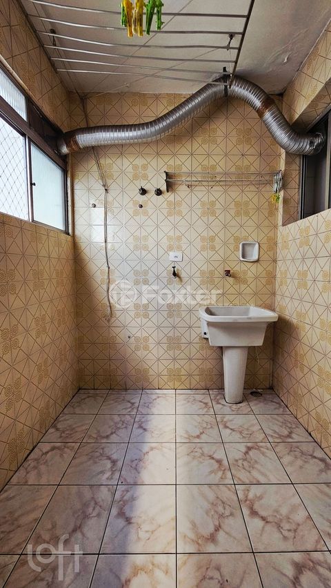 Image 7 - 930143