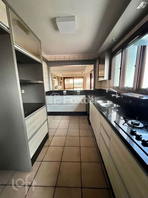 Image 3 - 930200