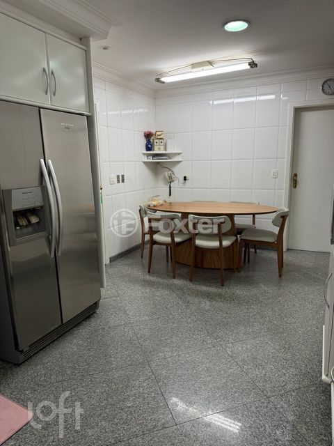 Image 7 - 930264
