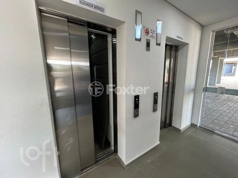Image 3 - 930295
