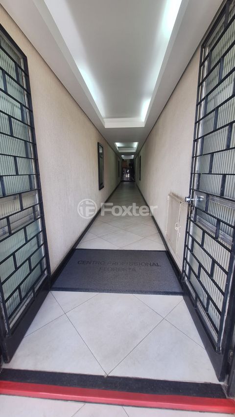 Image 8 - 930316